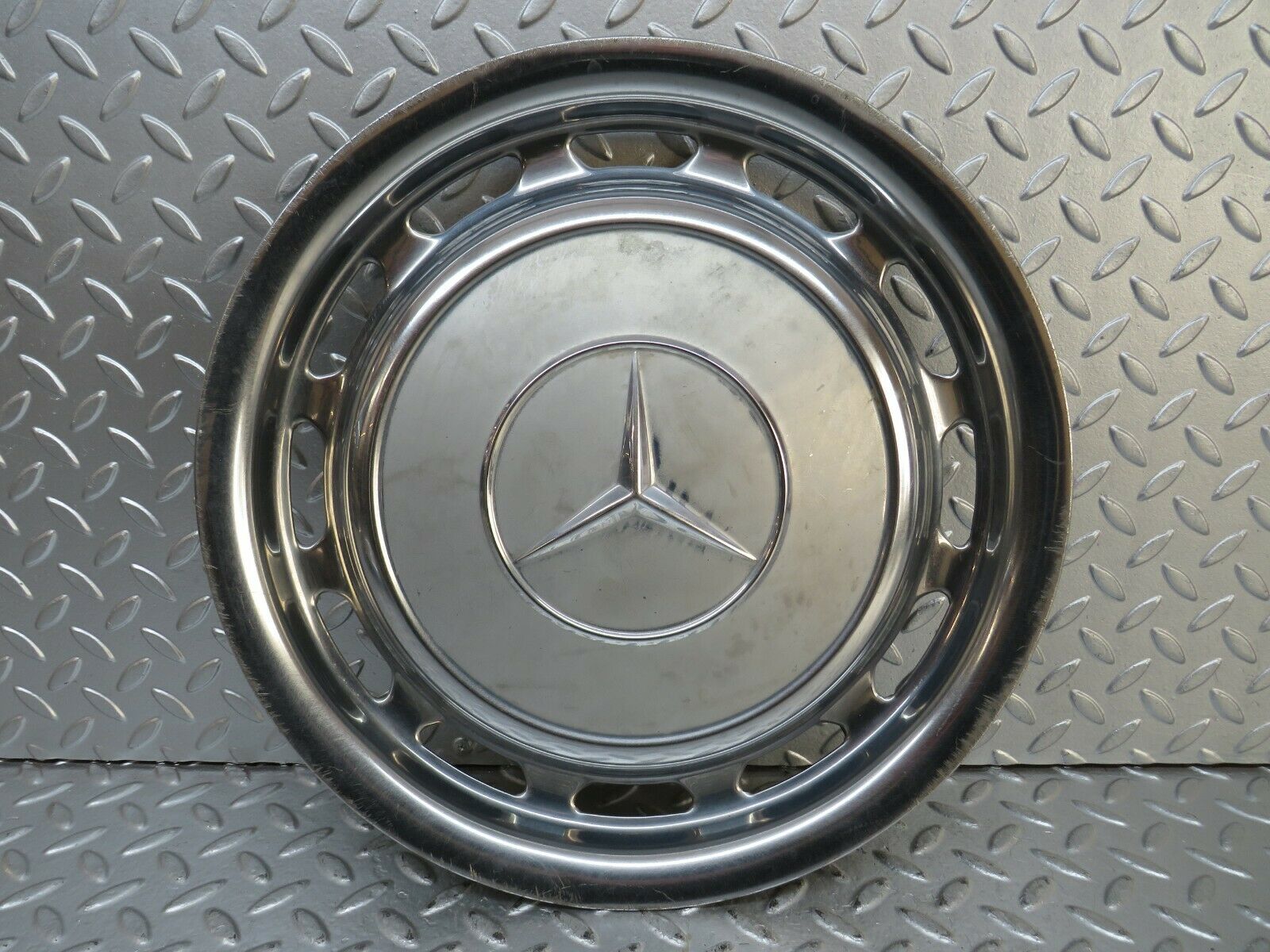 23864 Mercedes-Benz C107 450SLC Coupe Wheel Trim Hub Cap 14"