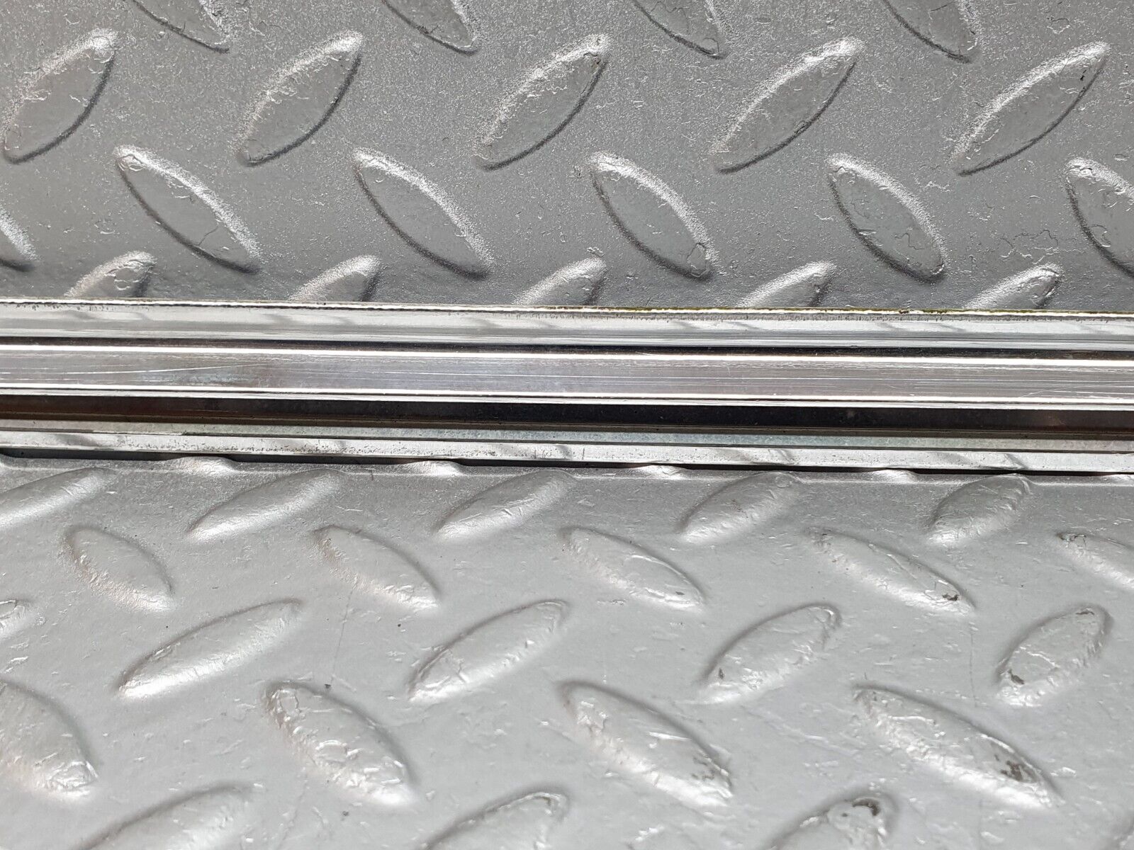 41189 Mercedes-Benz W126 300SE Front Right Door Chrome Moulding Trim