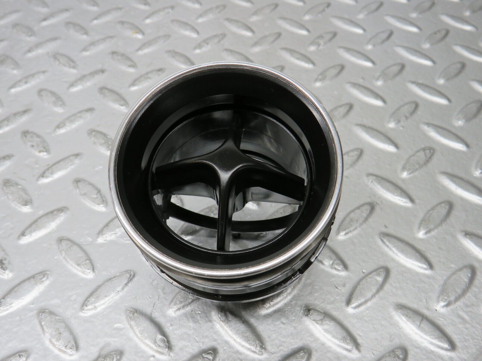 29871 Mercedes-Benz W123 230E Dashboard Air Vent 1238300054