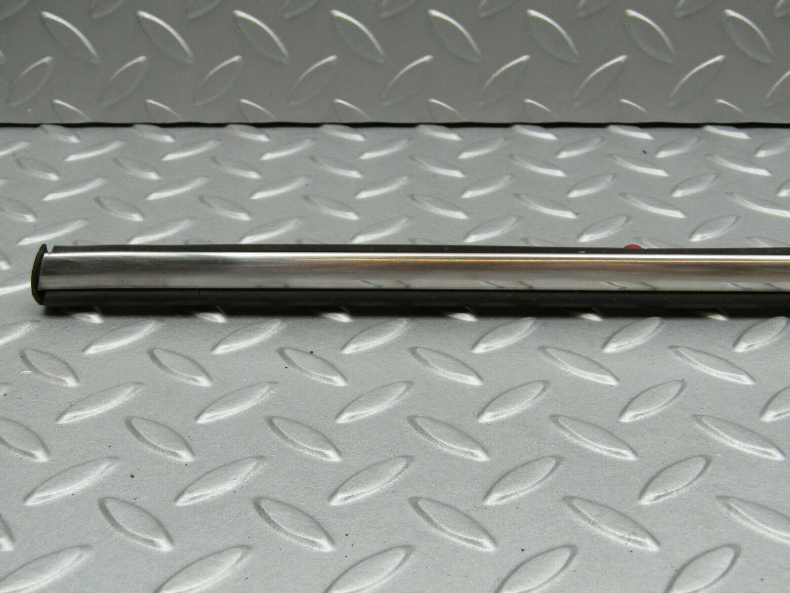 3340 Mercedes-Benz W115 220D Centre Fender Wing Chrome Trim Front Left