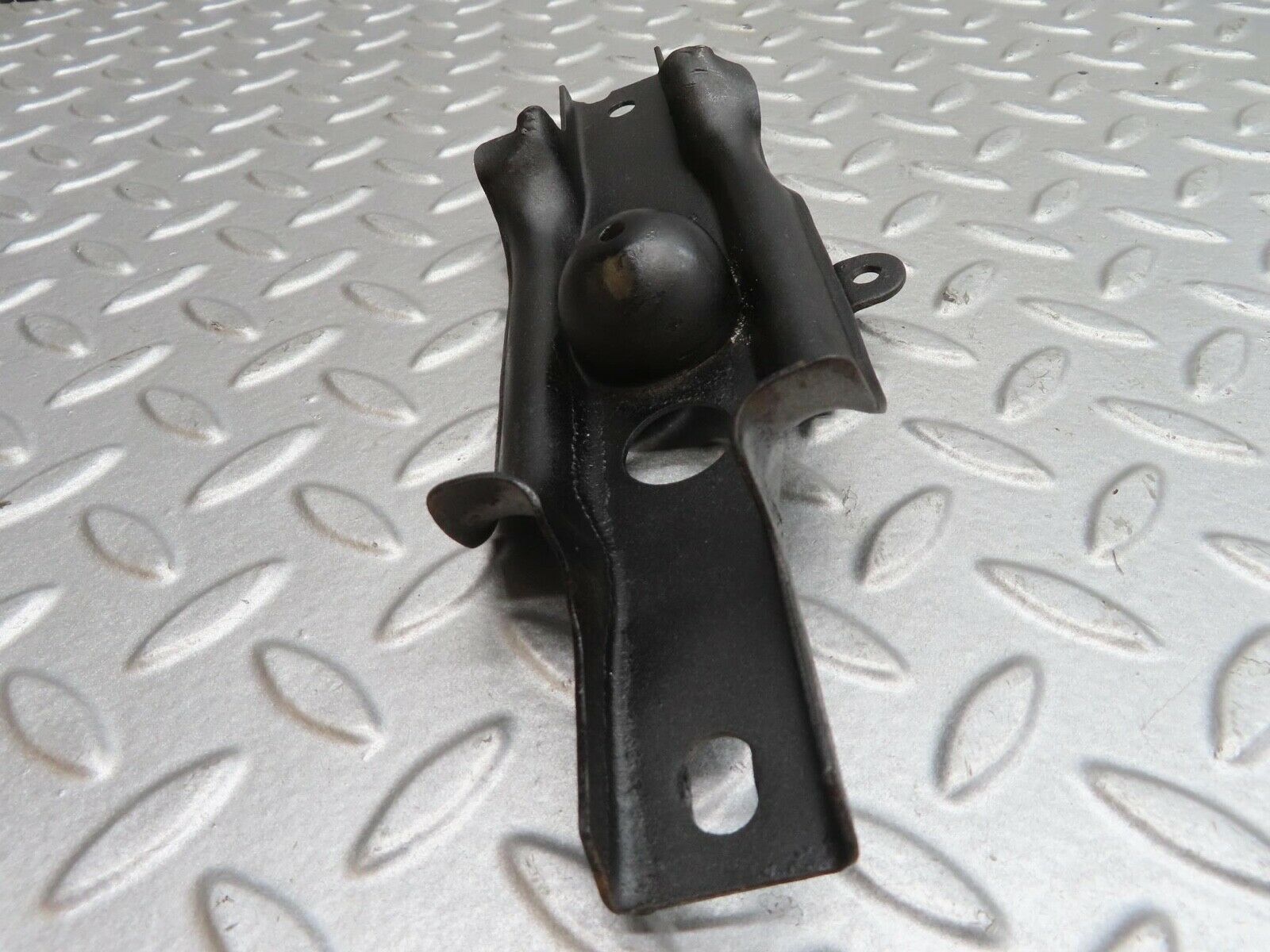 13881 Mercedes-Benz C107 280SLC Cardan Shaft Drive Shaft Bracket