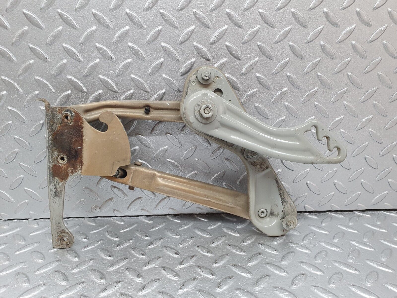 41438 Mercedes-Benz W124 200E Bonnet Hinge Left Side 1248870974 1248800128