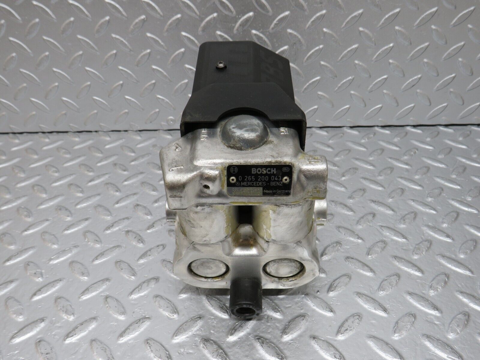 33273 Mercedes-Benz W202 C180 ABS Pump Bosch 0265200043