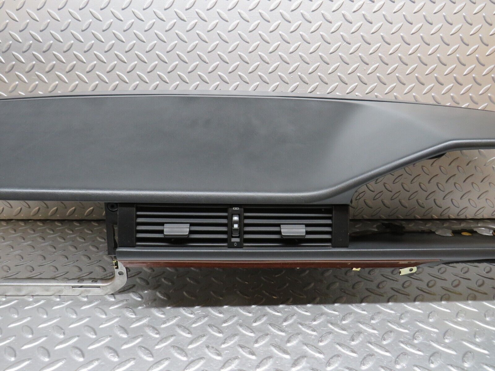 31338 Mercedes-Benz S124 220TE Wagon Dashboard Black