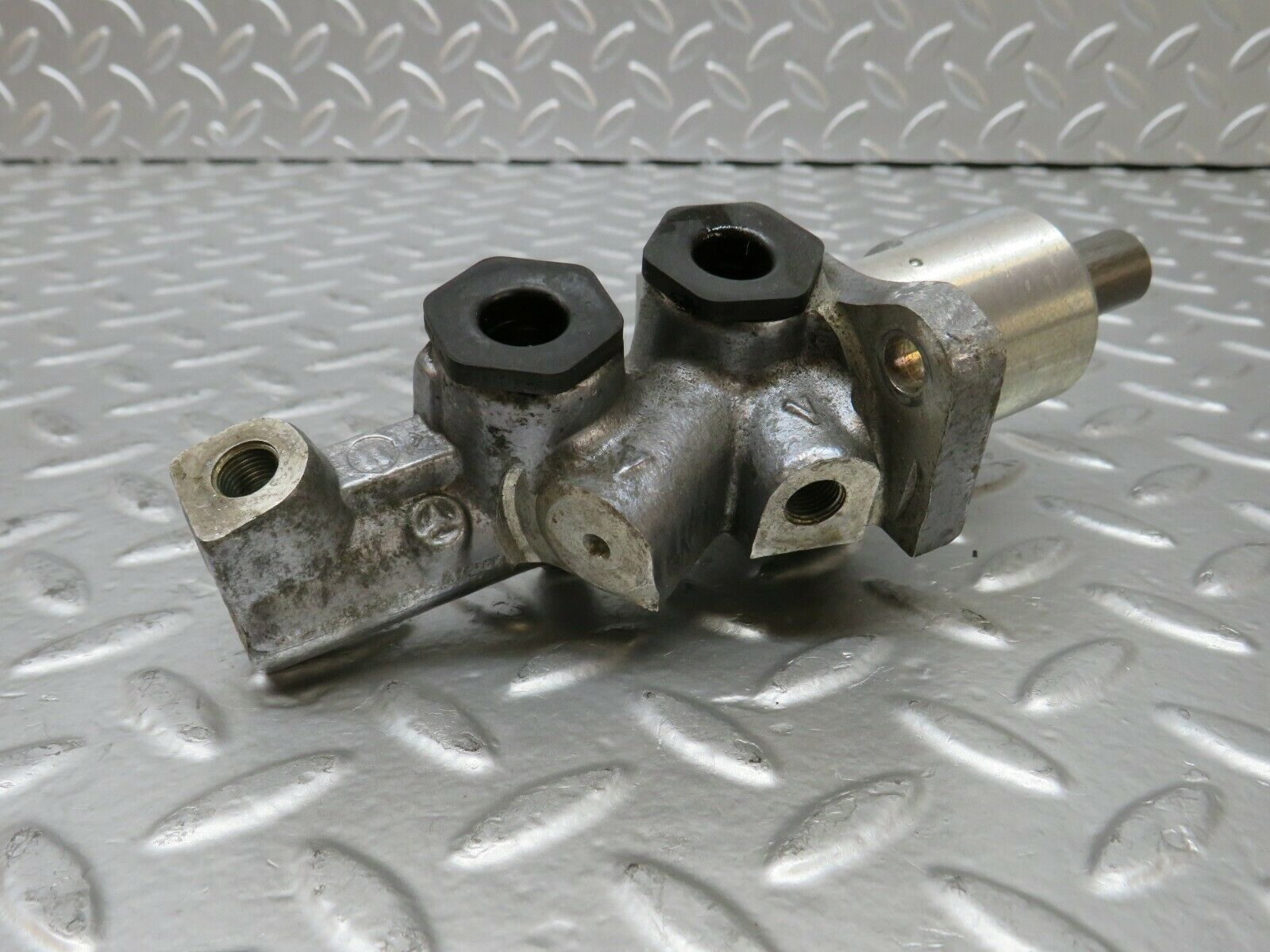 24321 Mercedes-Benz S124 220TE Wagon Brake Master Cylinder Ate