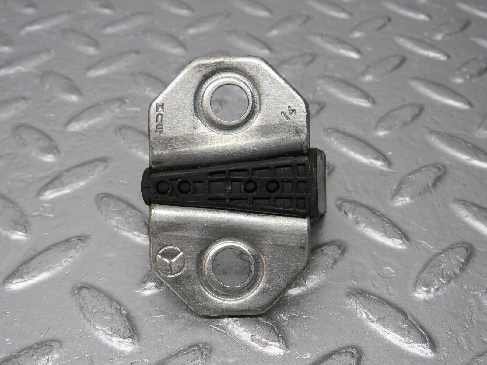 31323 Mercedes-Benz S124 220TE Wagon Door Lock Latch