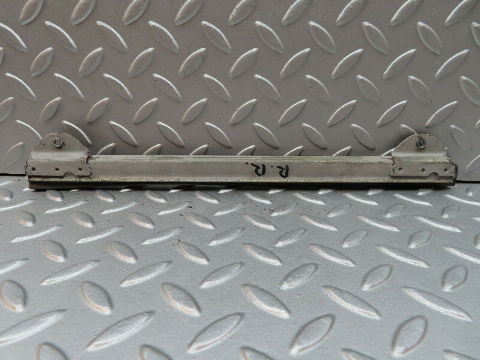 3688 Mercedes-Benz W108 280SE Rear Right Door Glass Holder