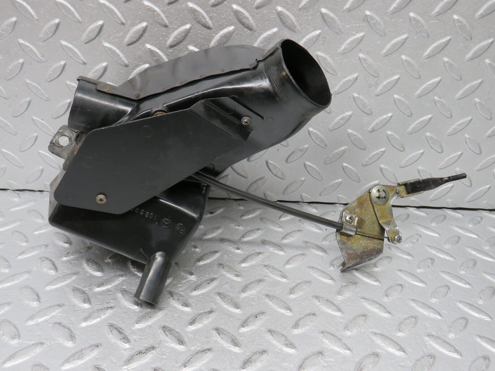 35912 Mercedes-Benz W108 Air Vent Control Right Side 1088301245