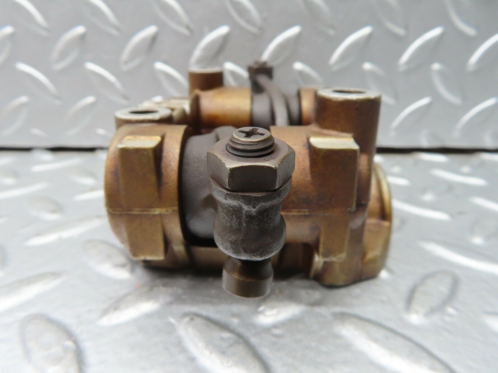 21270 Mercedes-Benz W123 230E Rocker Arms Camshaft Bearing Block 1020510110