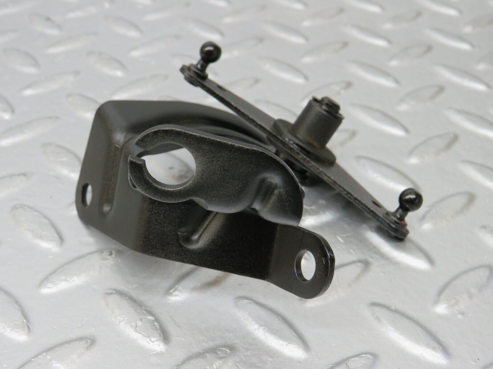 34586 Mercedes-Benz C126 380SEC Coupe Throttle Linkage