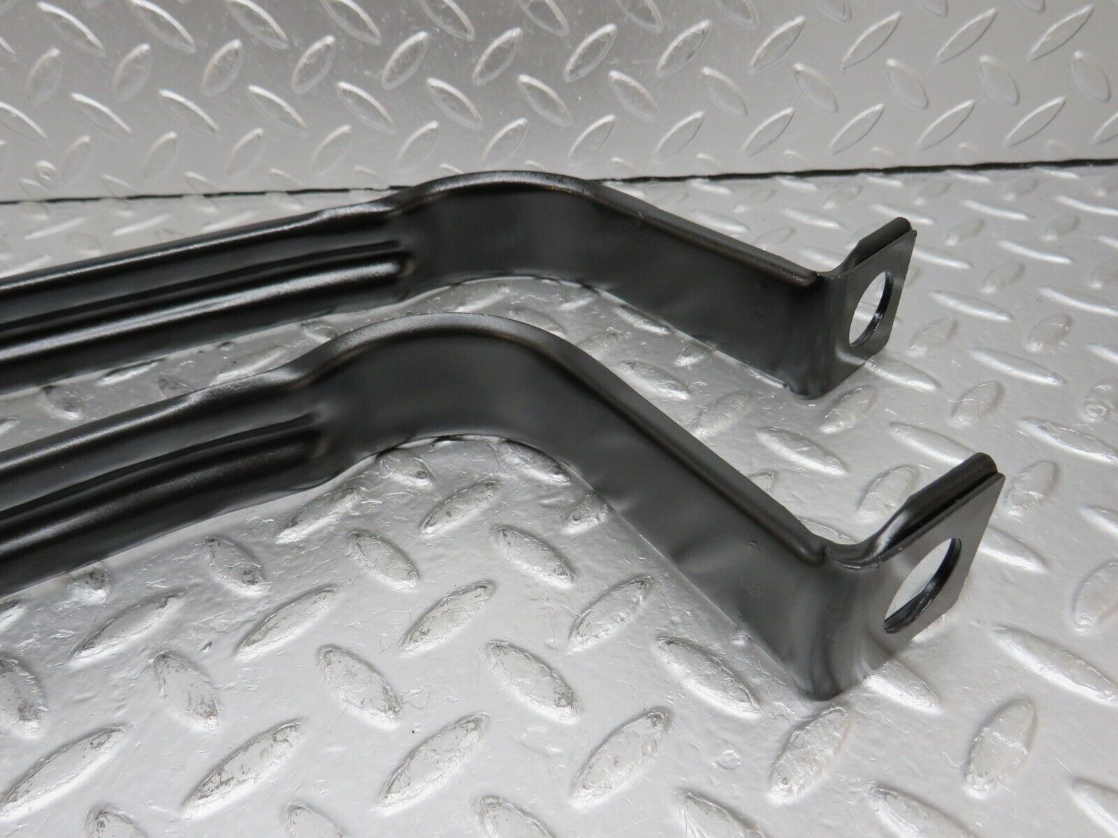 33393 Mercedes-Benz W202 C180 Fuel Tank Tightening Strap 2024700740