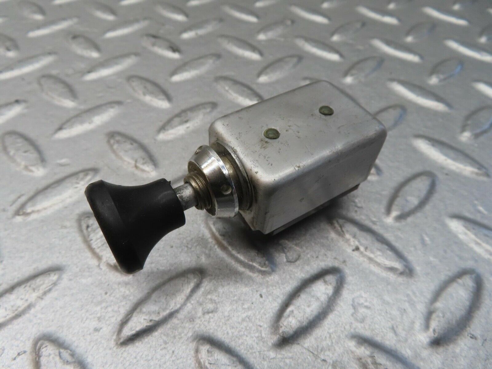 13255 Mercedes-Benz W111 220S Windscreen Wiper Pull Switch 461630