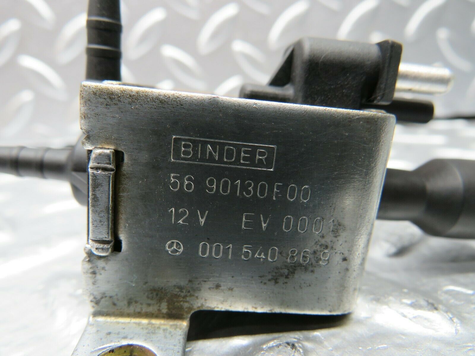 22579 Mercedes-Benz C124 E220 Coupe Vacuum Solenoid Binder 0015408697