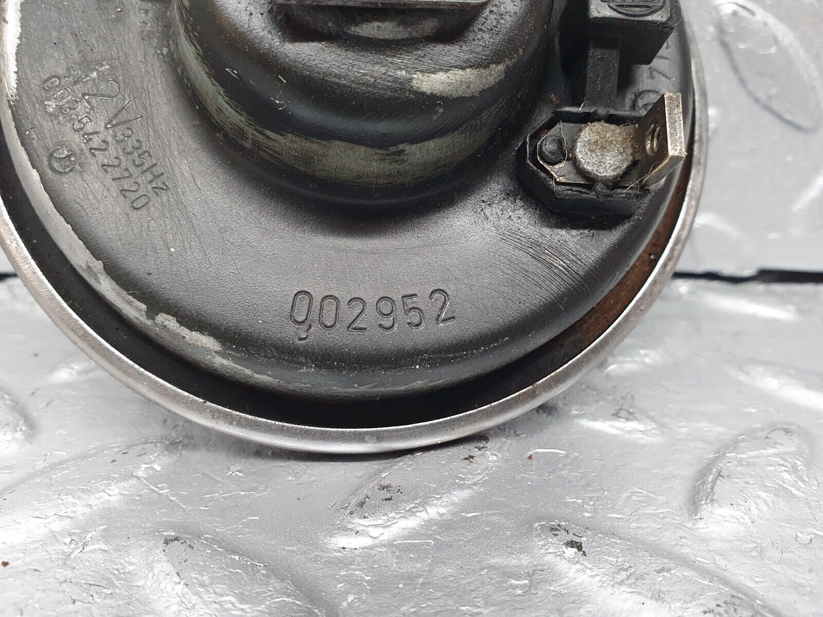 41544 Mercedes-Benz W124 200E Horn Hella 002952