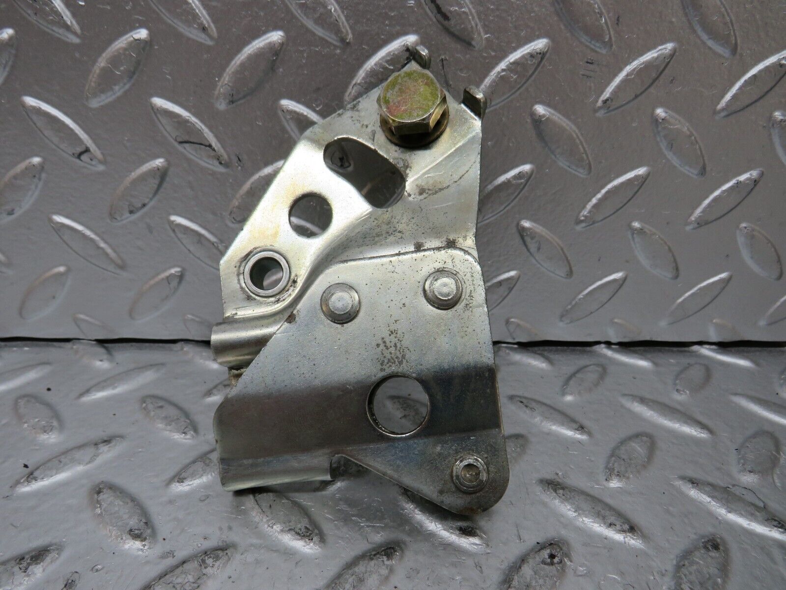 26337 Mercedes-Benz W116 450SE Front Right Seat Belt Bracket