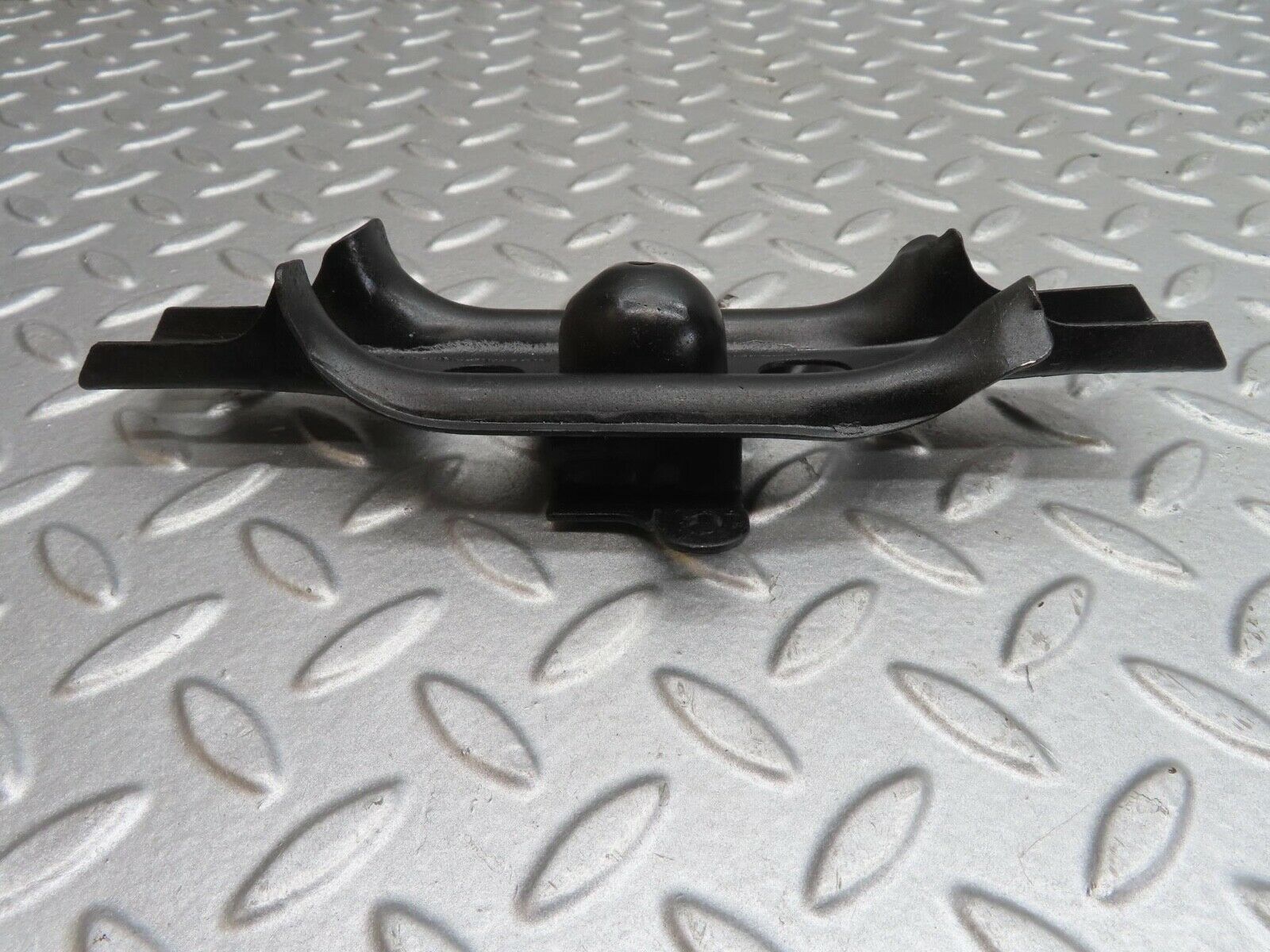 13881 Mercedes-Benz C107 280SLC Cardan Shaft Drive Shaft Bracket