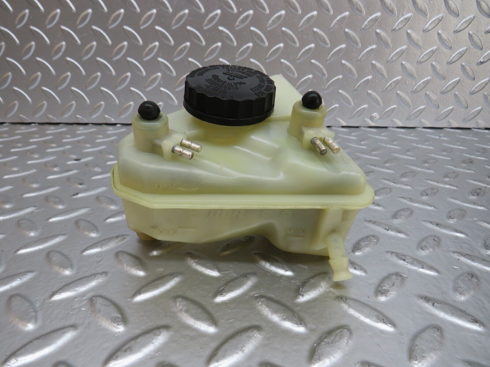 25405 Mercedes-Benz W123 200 Brake Fluid Reservoir Tank DBA