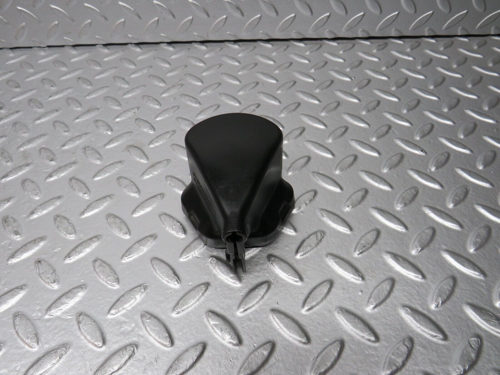 31625 Mercedes-Benz W201 190LE 1.8L Ignition Coil Cover Cap 0001582285