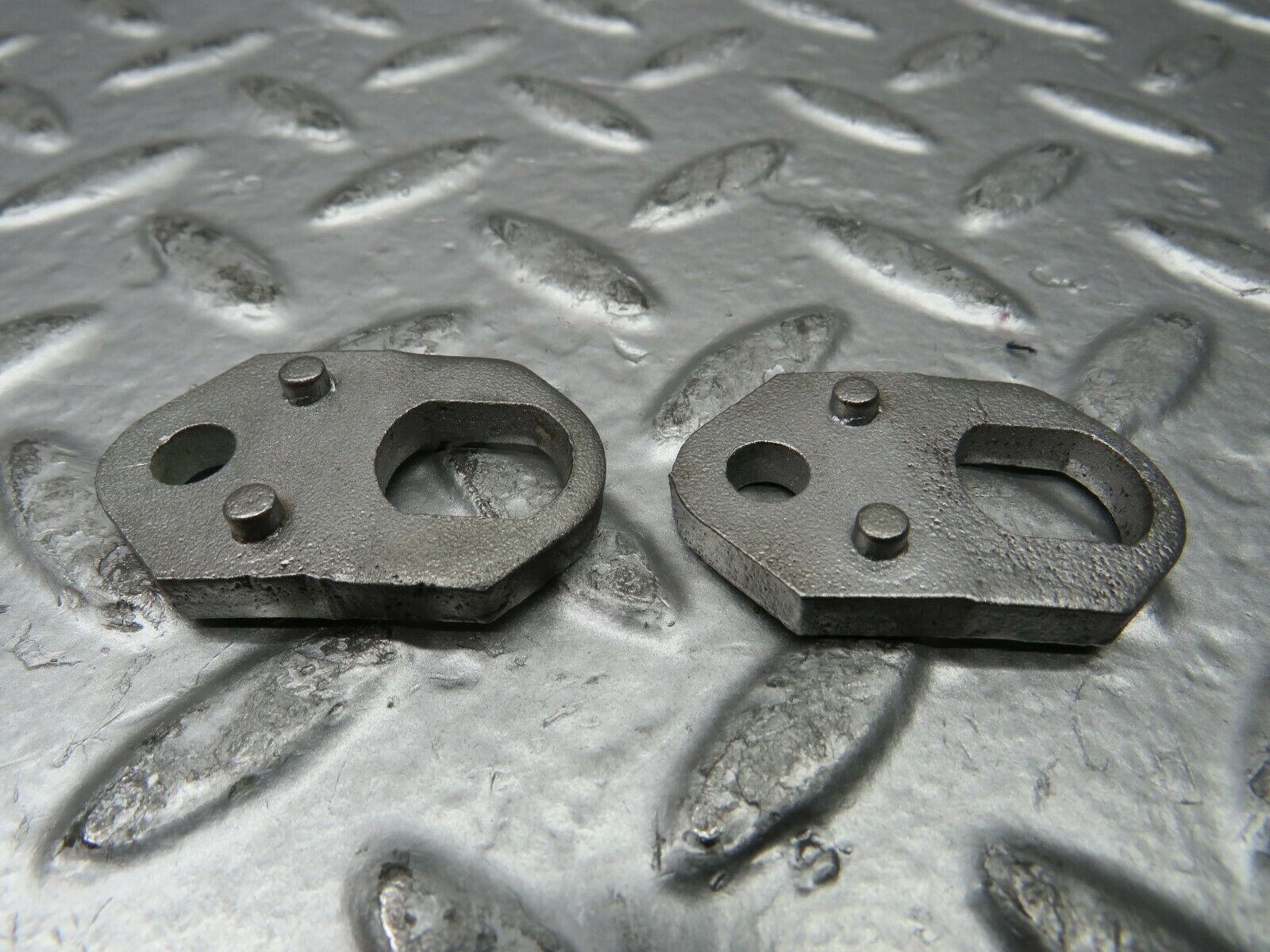 23171 Mercedes-Benz C107 450SLC Coupe Fuel Injector Bracket Pair