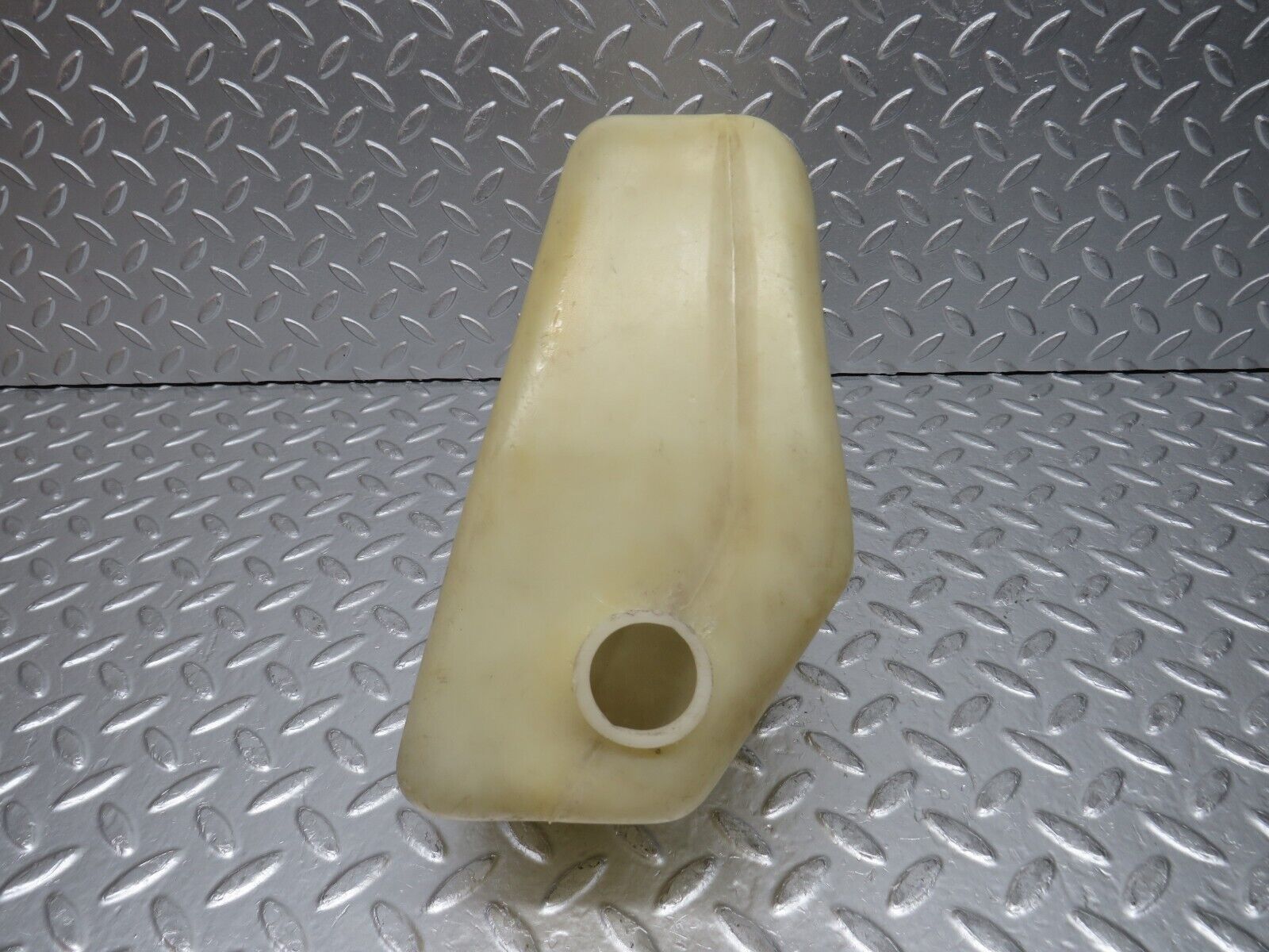 0101 Mercedes-Benz W116 350SE Windscreen Washer Fluid Tank