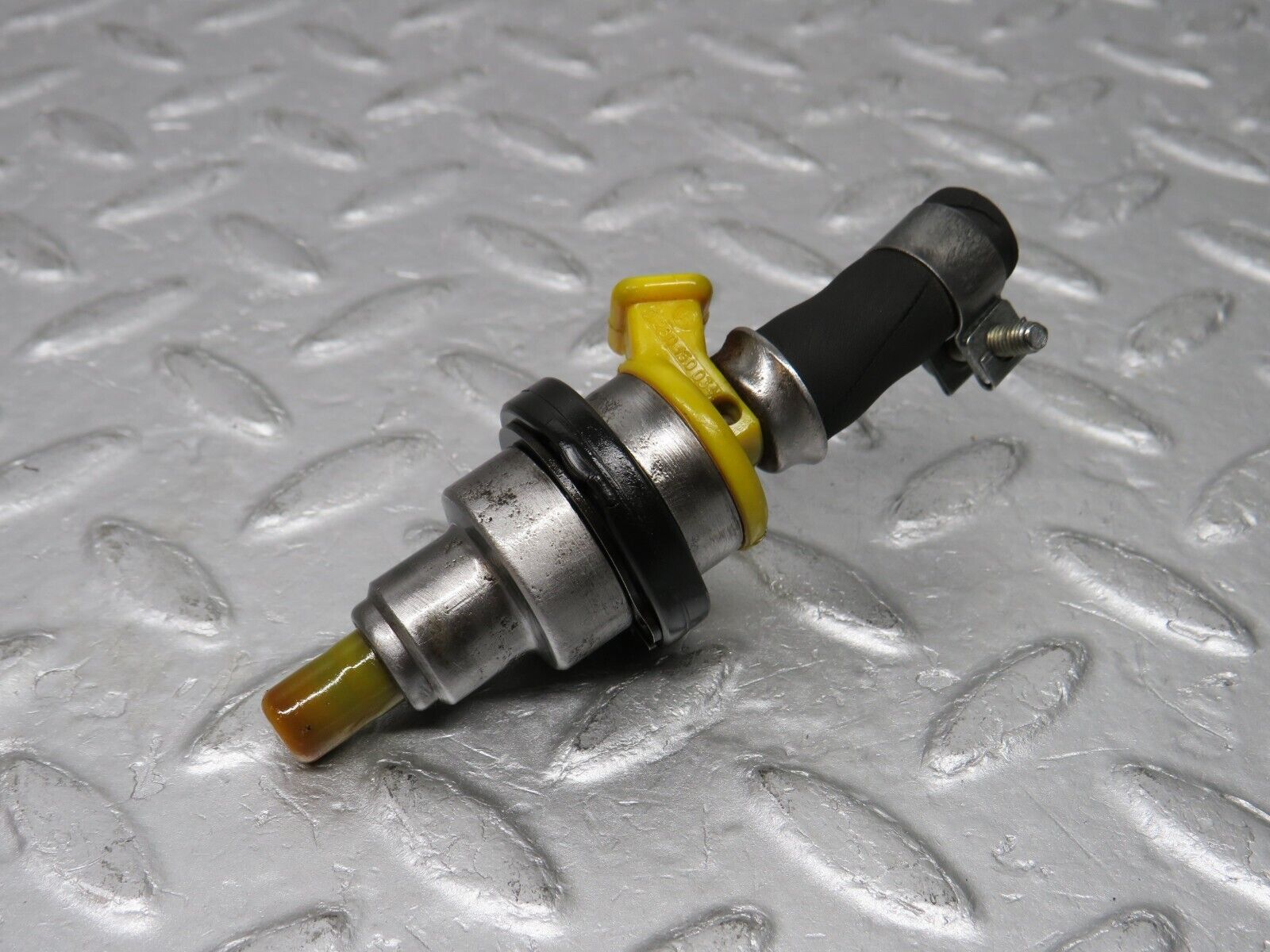 37573 Mercedes-Benz W109 300SEL Fuel Injector Bosch 0280150034