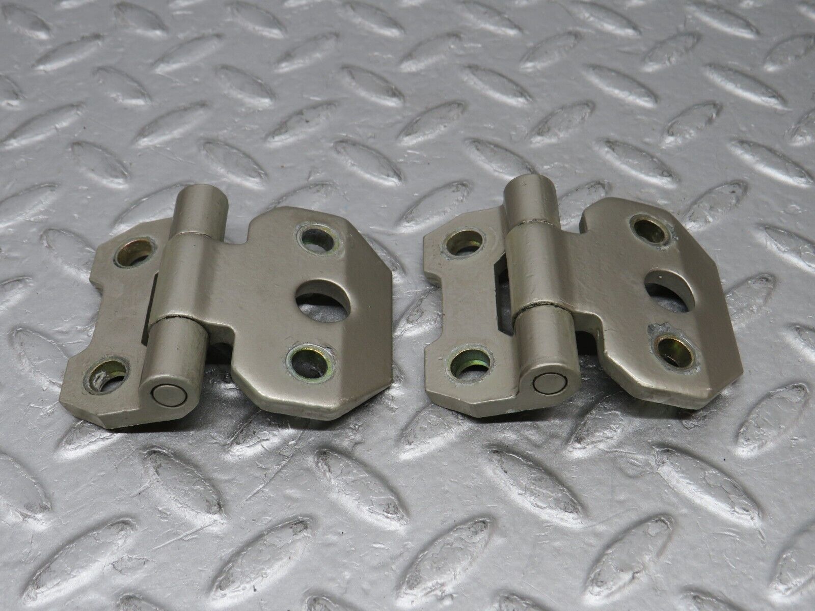 36616 Mercedes-Benz W201 190E 2.0L Door Hinge Left Side