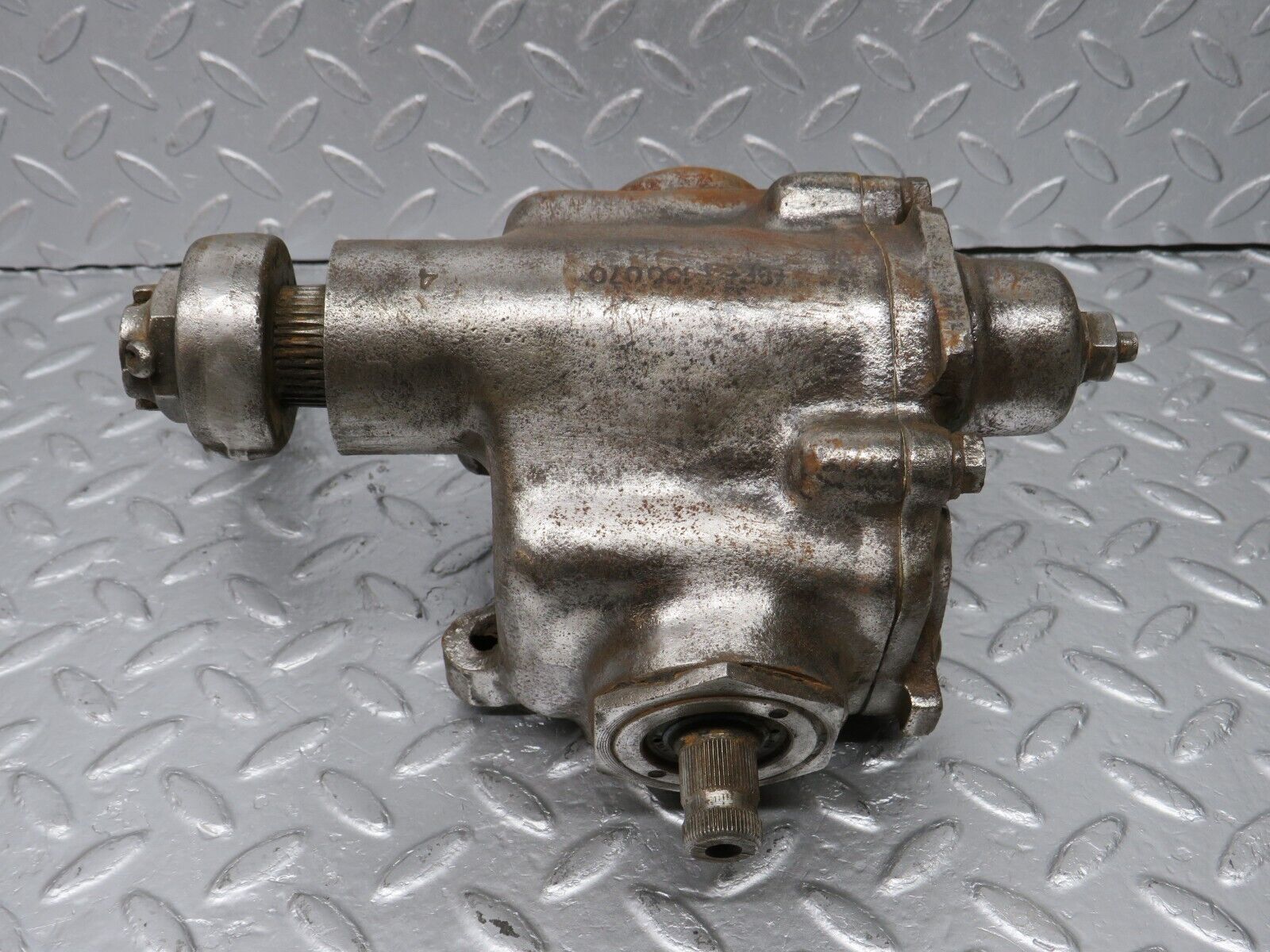 40391 Mercedes-Benz W110 230 Steering Box Steering Rack 1114610701