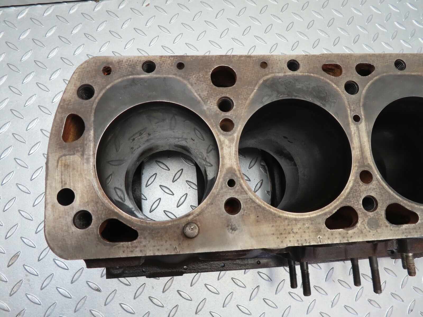 18164 Mercedes-Benz W123 200 Engine Block 1150110301 M115.938