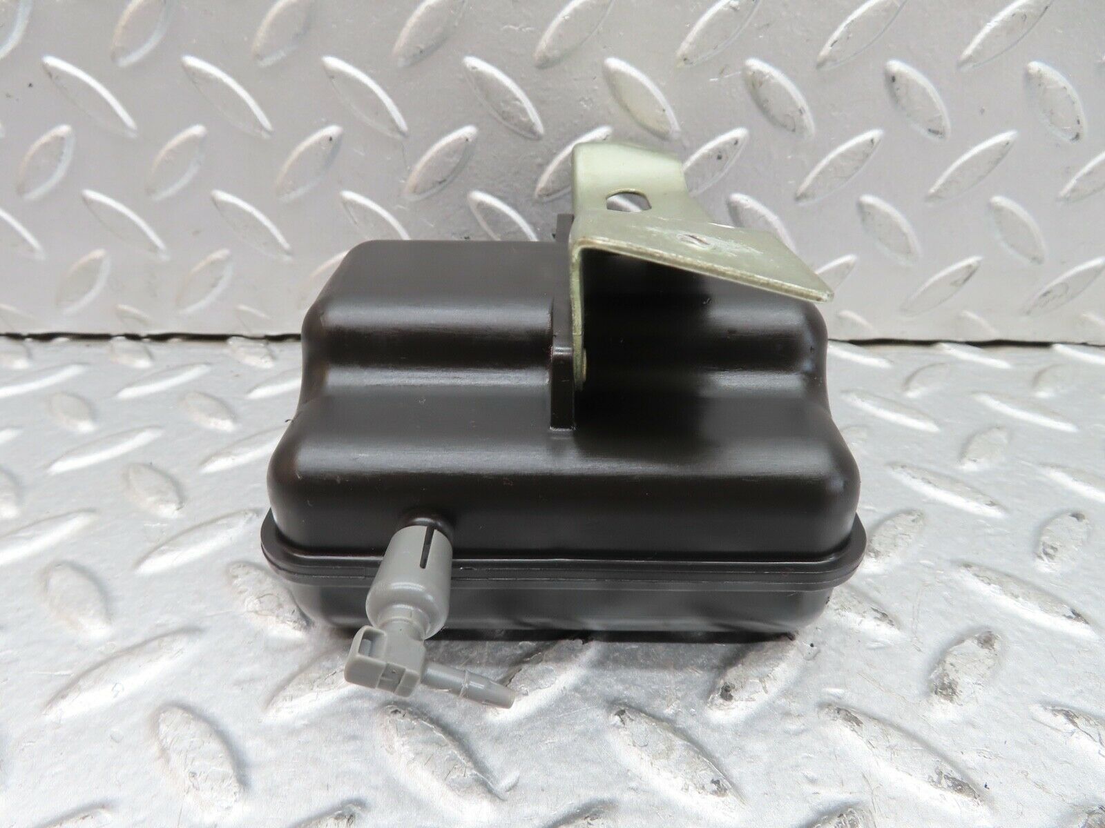 19378 Mercedes-Benz C140 CL420 Coupe Air Vacuum Expansion Tank 1298050019