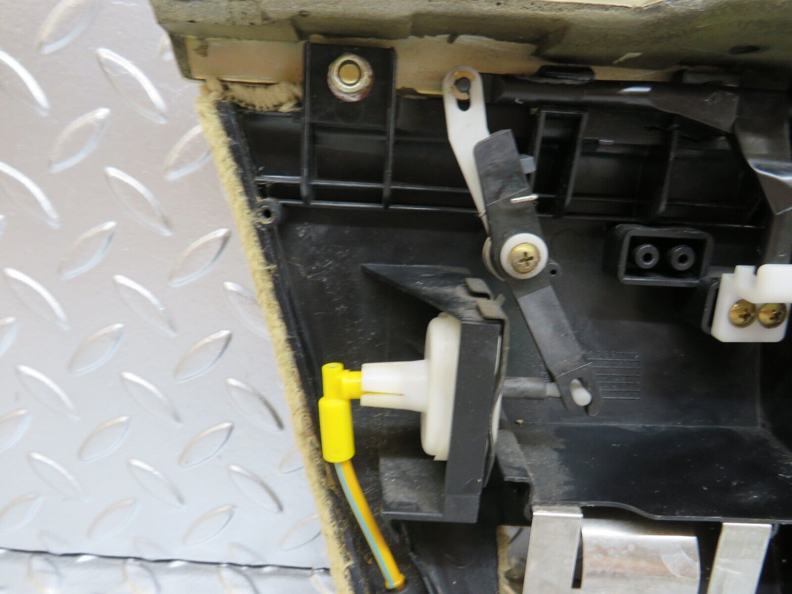 25102 Mercedes-Benz R129 Front Left Door Handle Panel Beige 1298100154