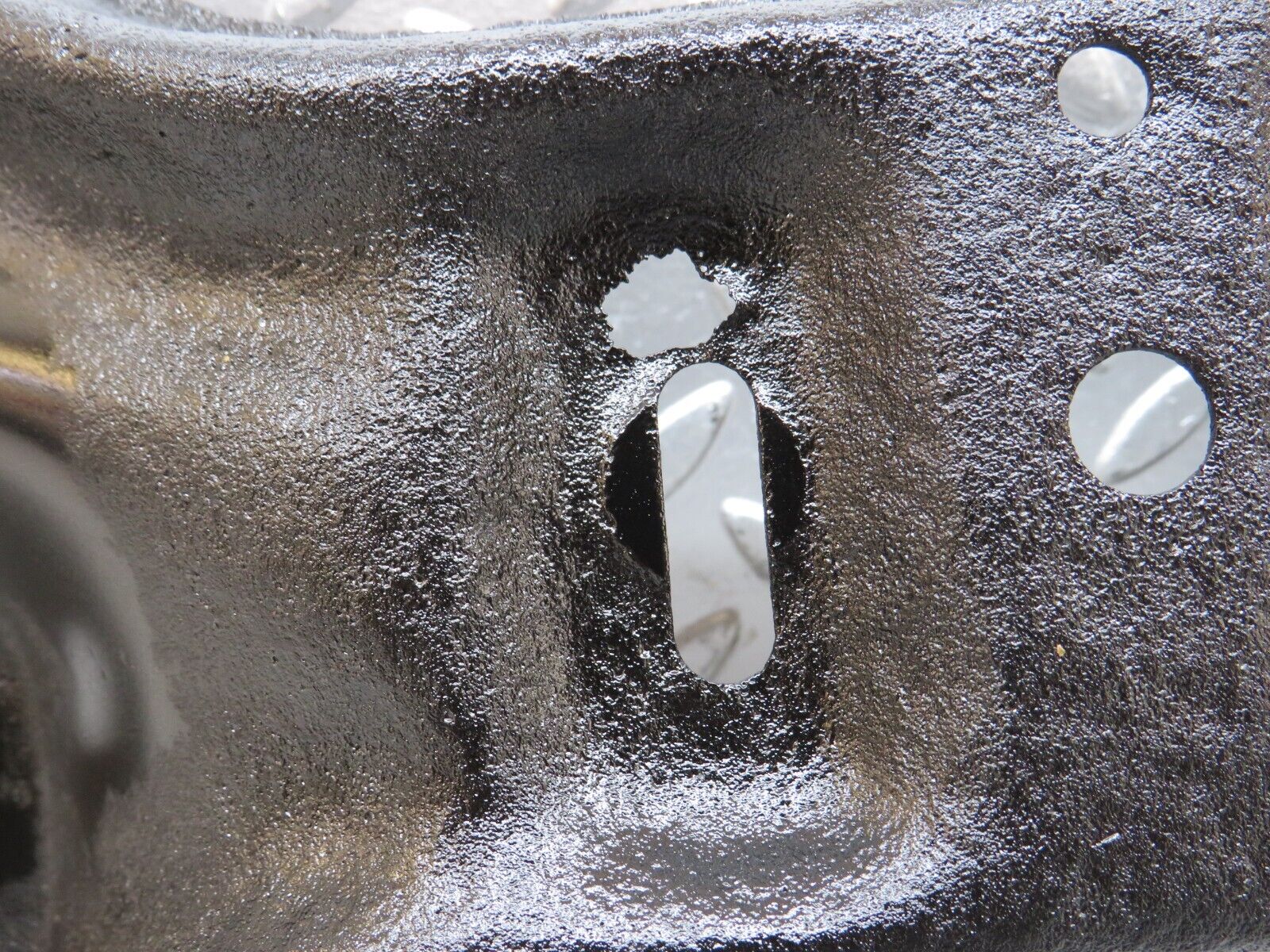 28727 Mercedes-Benz W123 230E Gearbox Mount Bracket