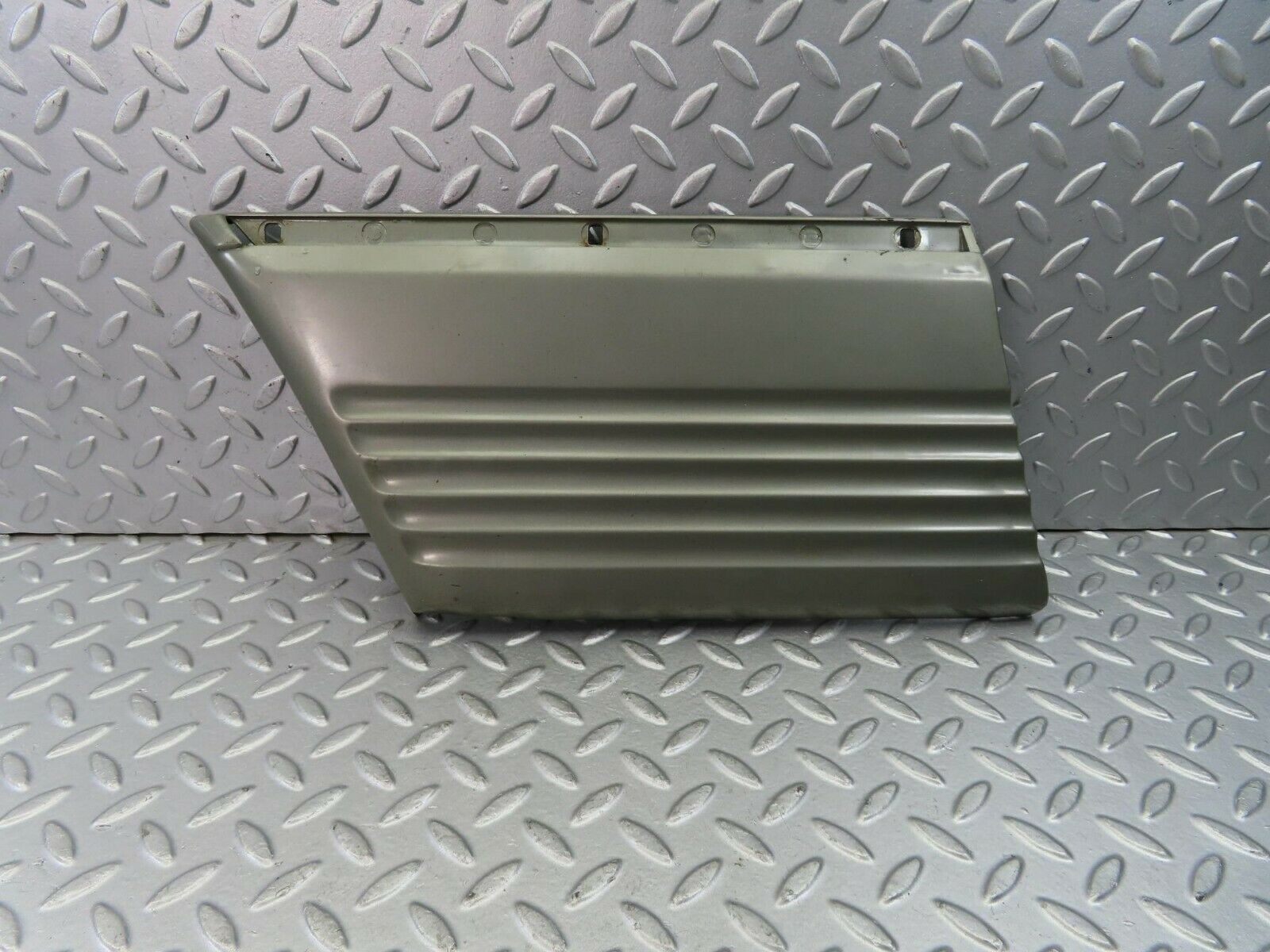 9073 Mercedes-Benz W126 Front Left Fender Wing Moulding Trim 1266902140