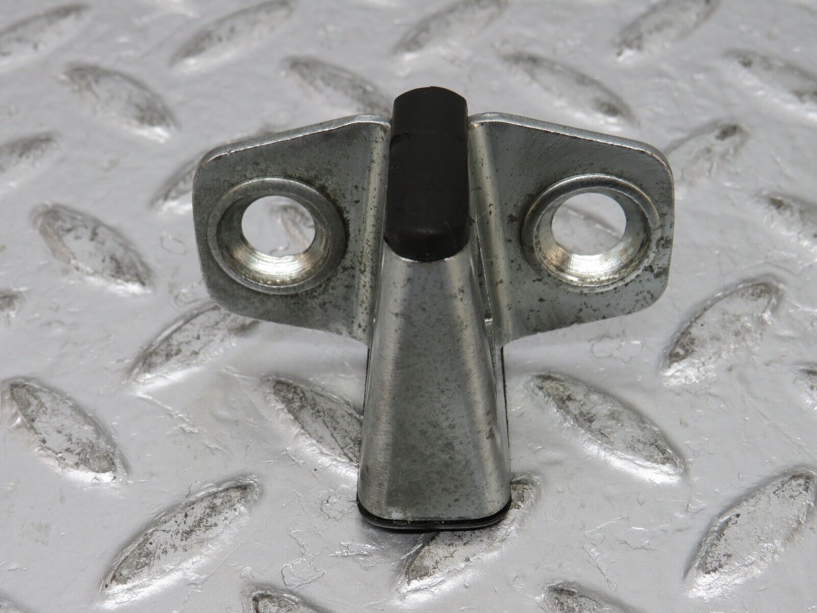 32376 Mercedes-Benz S124 300TE Wagon Door Lock Latch