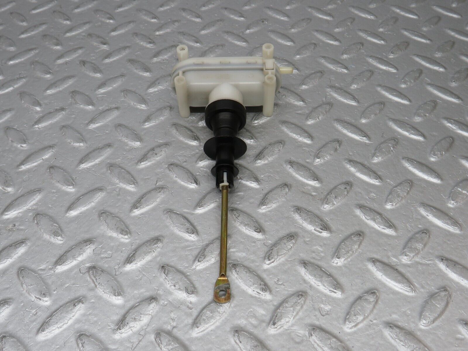 36632 Mercedes-Benz W201 190E 2.0L Rear Right Door Lock Vacuum Actuator