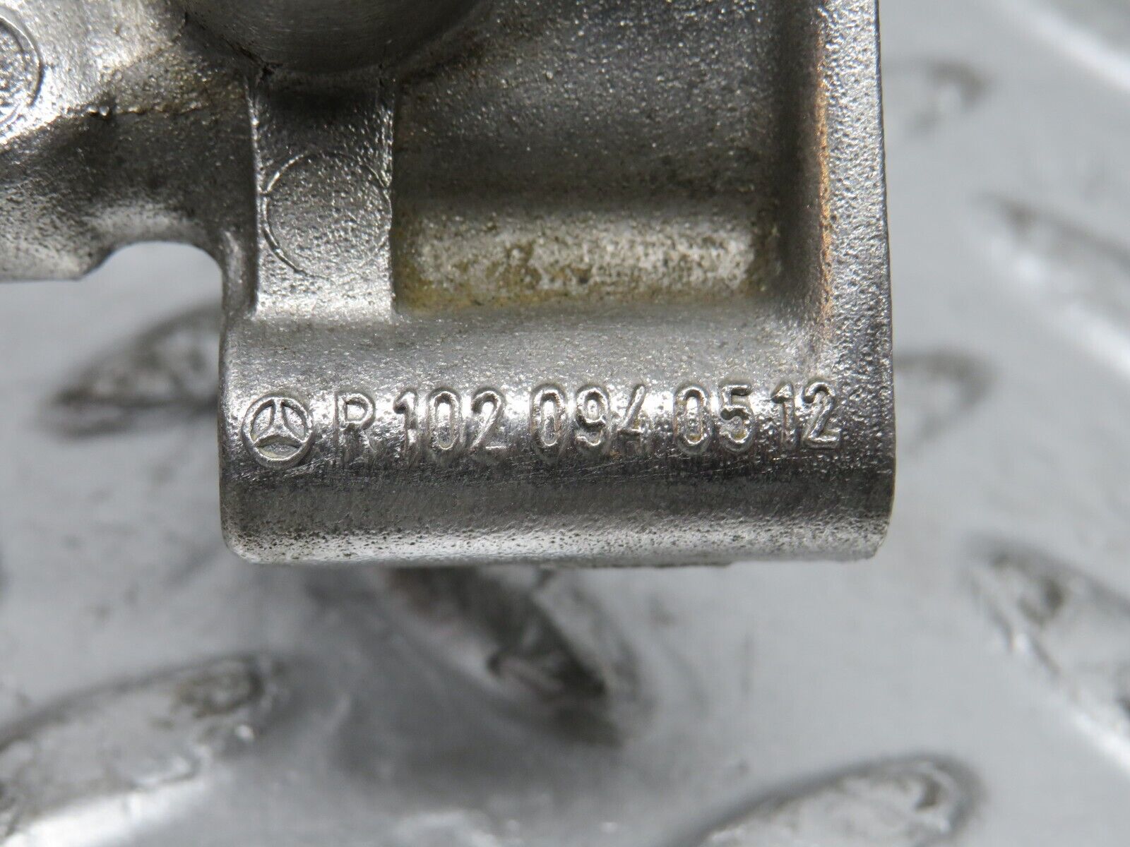 32042 Mercedes-Benz W123 230E Idle Control Valve 1020940512