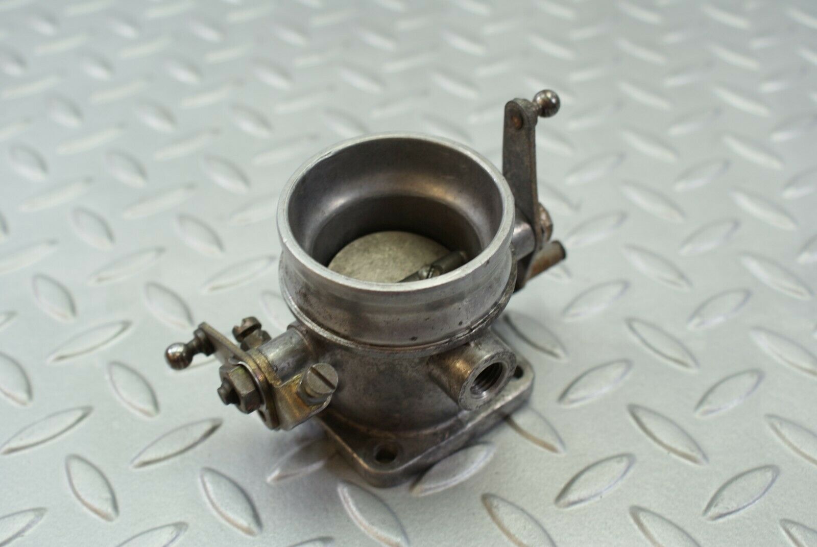 3082 Mercedes-Benz W115 220D Throttle Body Valve 6150710206