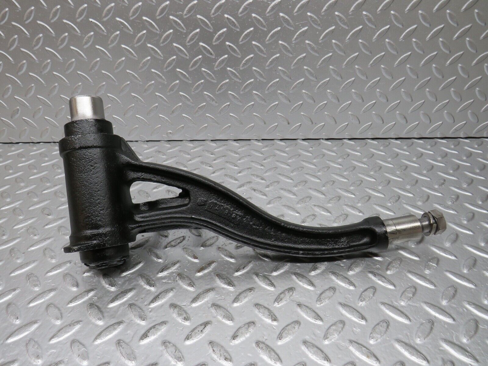 0370 Mercedes-Benz W108 280SE Differential Mounting Bracket 1113510716