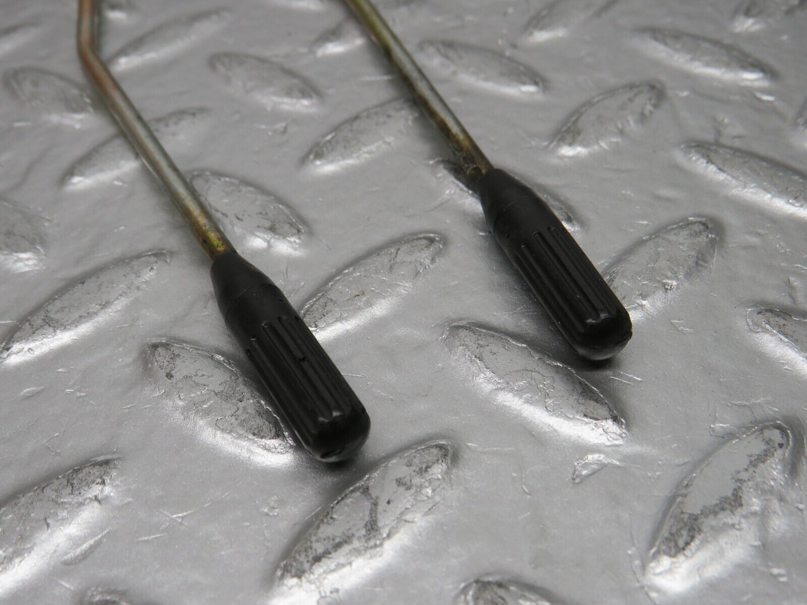 31404 Mercedes-Benz S124 220TE Wagon Front Door Lock Knob Pair