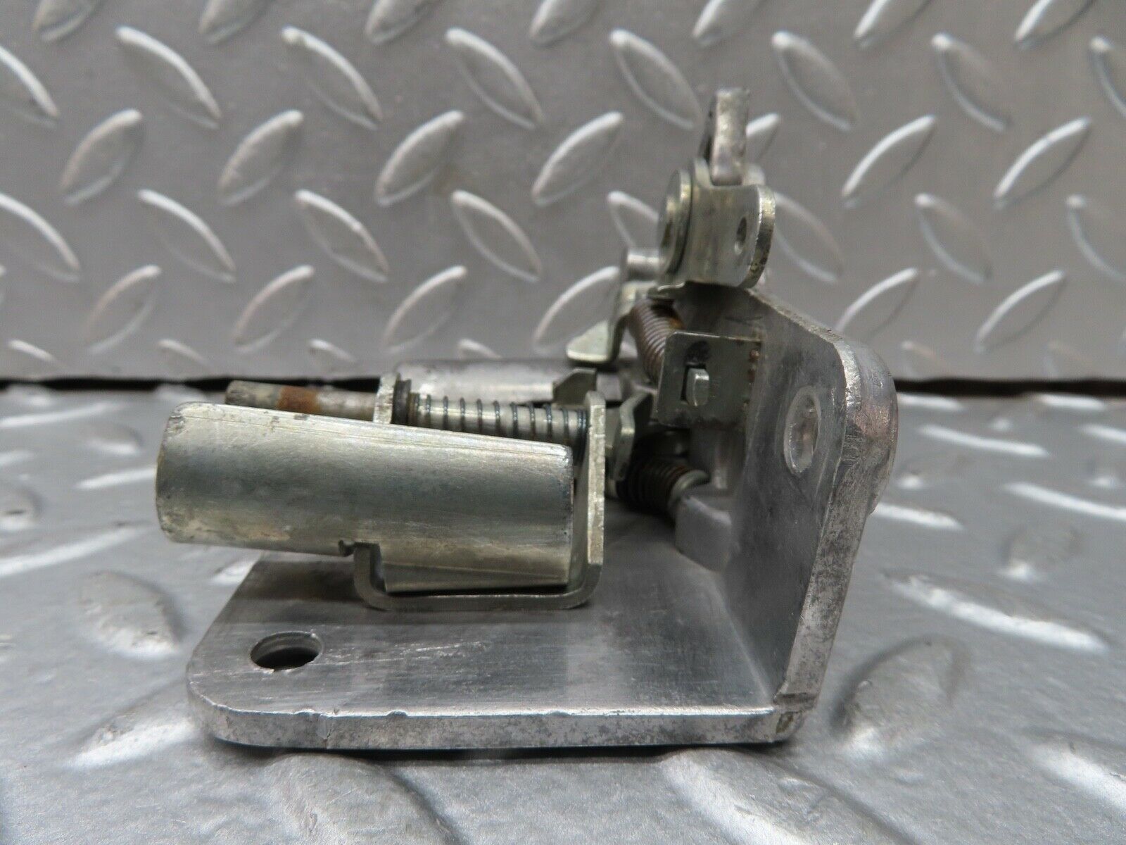 18626 Mercedes-Benz W120 W121 Ponton Right Door Lock Mechanism