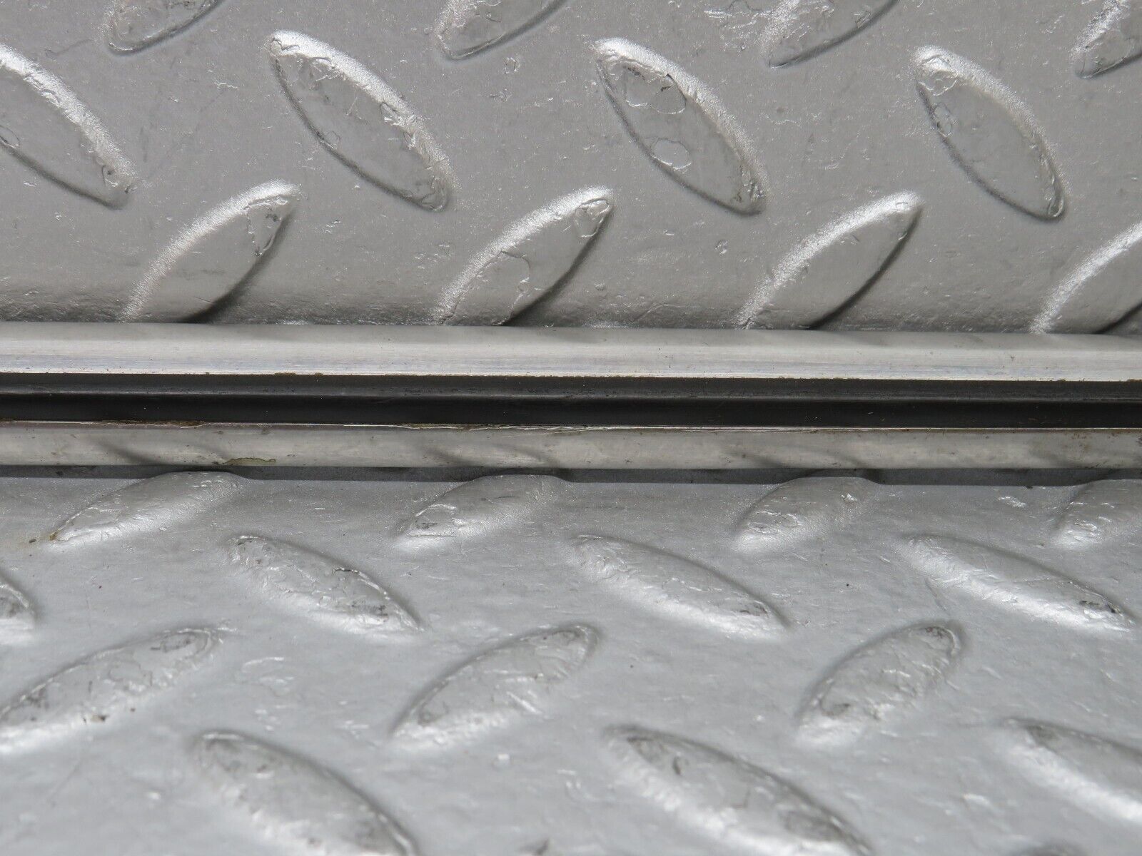 35774 Mercedes-Benz W108 Front Left Door Centre Moulding Trim