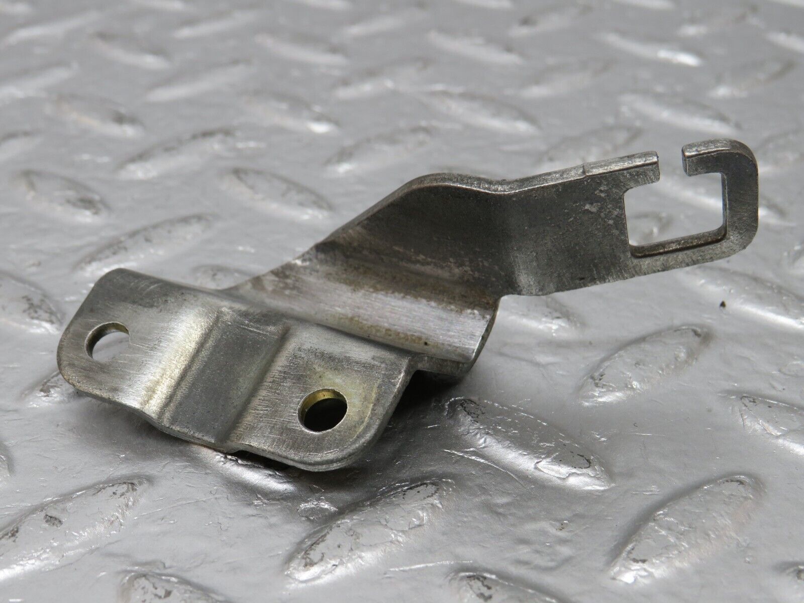 34190 Mercedes-Benz W124 260E Accelerator Cable Bracket Holder