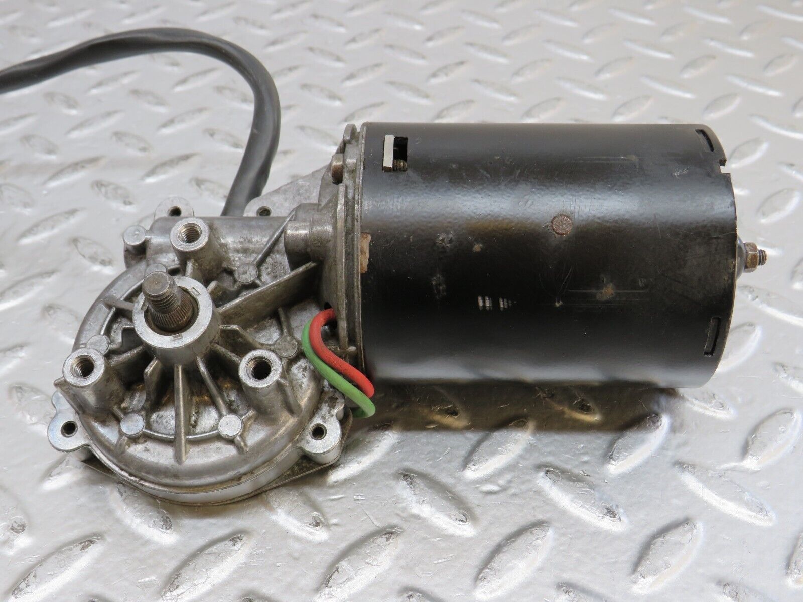 26923 Mercedes-Benz W123 240D Wiper Motor Bosch 0390341077