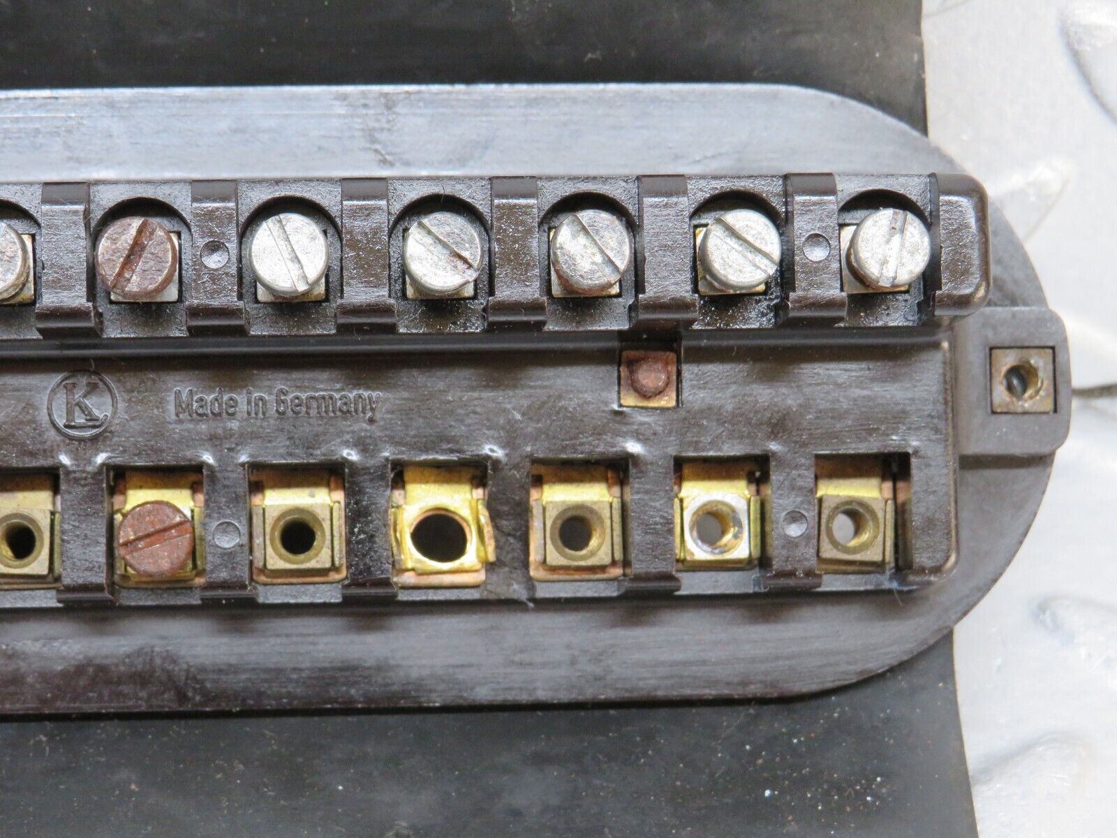37449 Mercedes-Benz W109 300SEL Fuse Box 1085400150