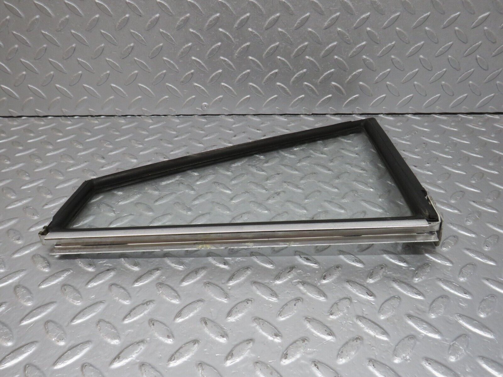 40499 Mercedes-Benz W110 230 Rear Left Quarter Window Glass 1107350124