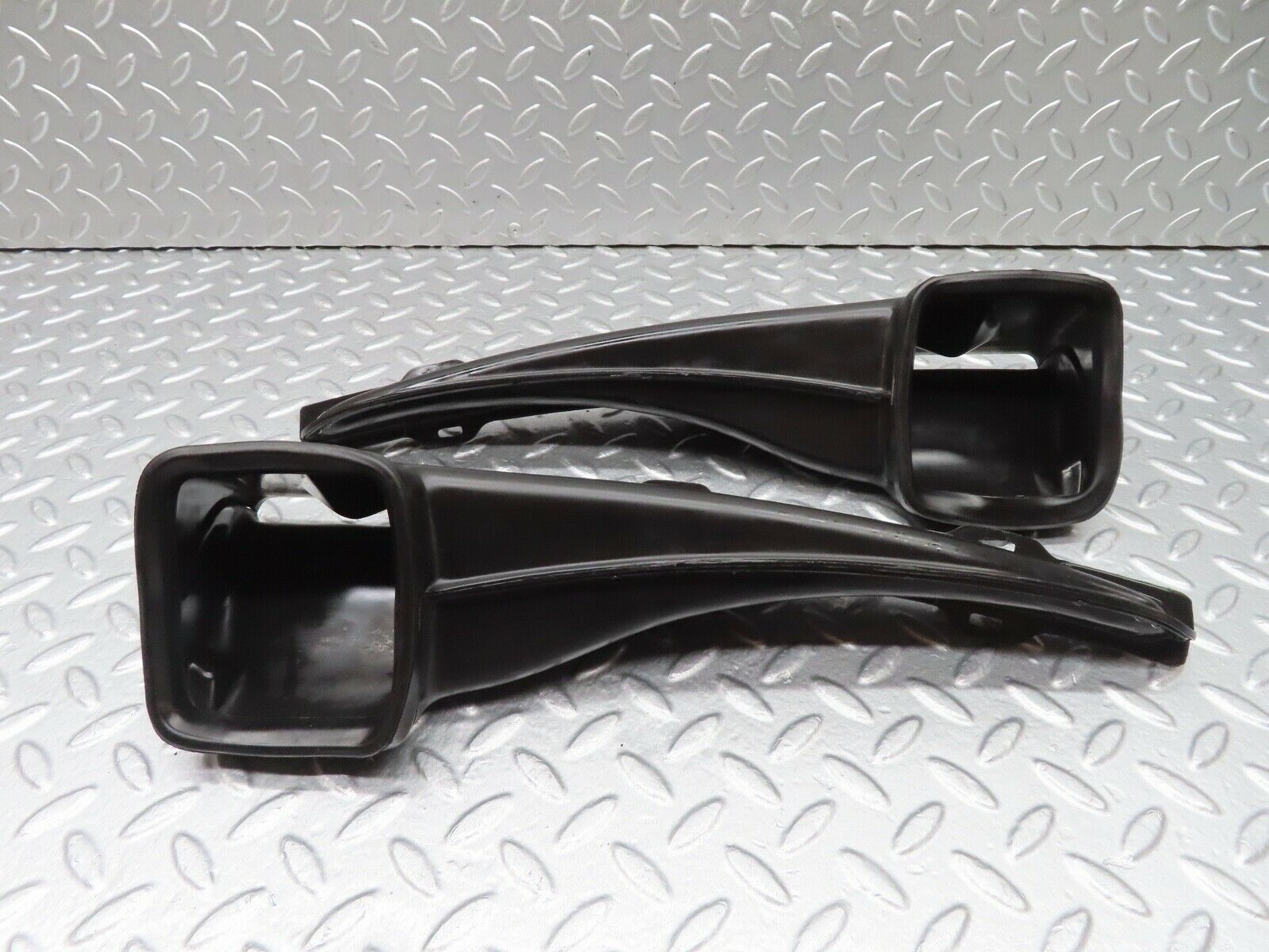 17926 Mercedes-Benz W123 200 Air Duct Vent Left And Right Side 1238300119