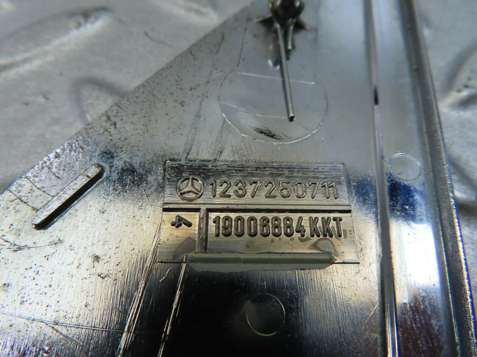 8143 Mercedes-Benz W123 Mirror Triangle Cover Left 1237250711