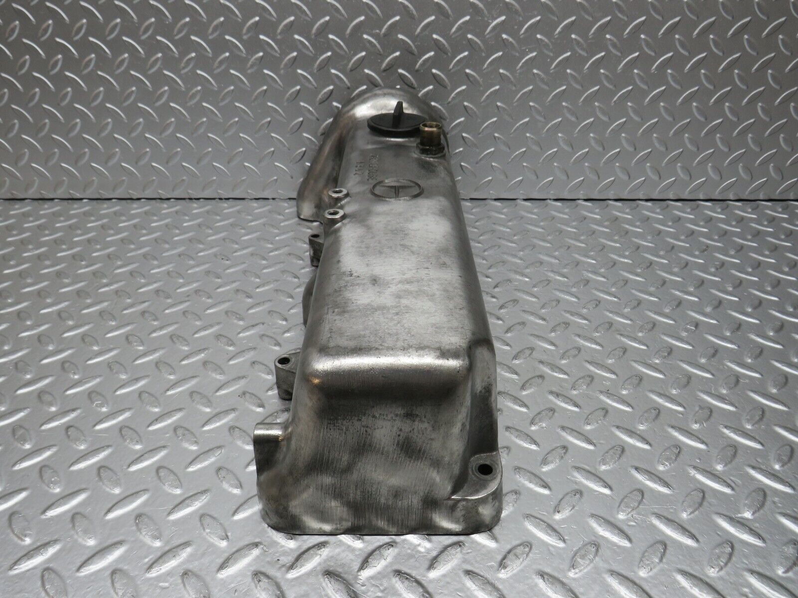 31134 Mercedes-Benz W123 200D Rocker Cover