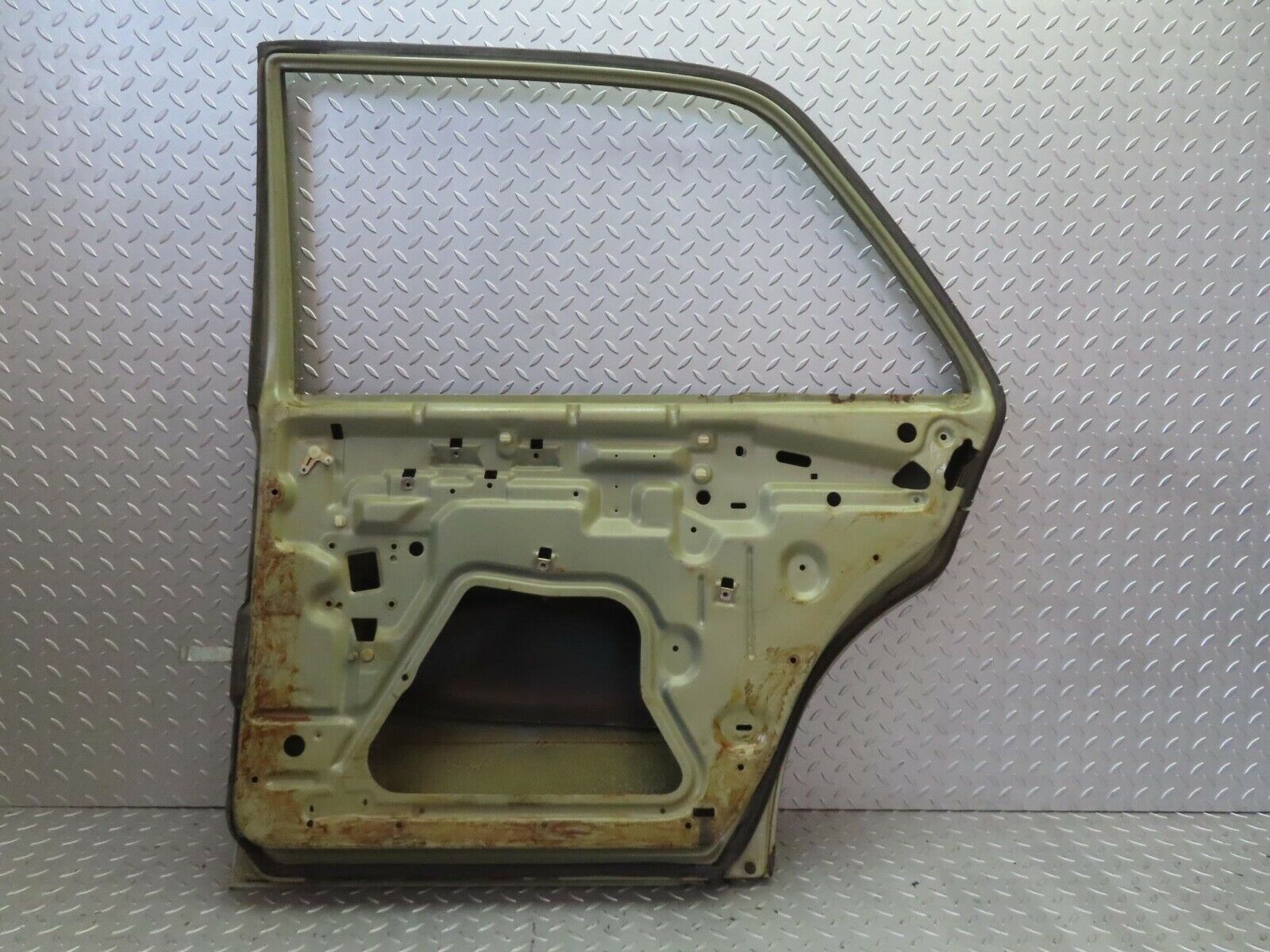 13641 Mercedes-Benz W123 200 Rear Right Door