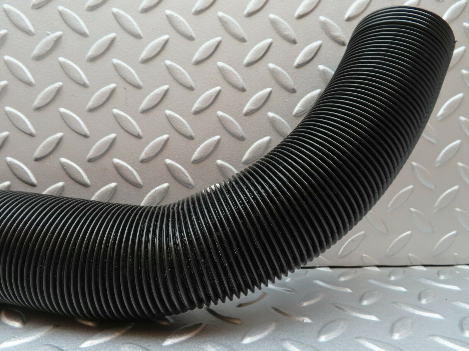 3731 Mercedes-Benz S123 200T Wagon Heater Pipe Air Pipe