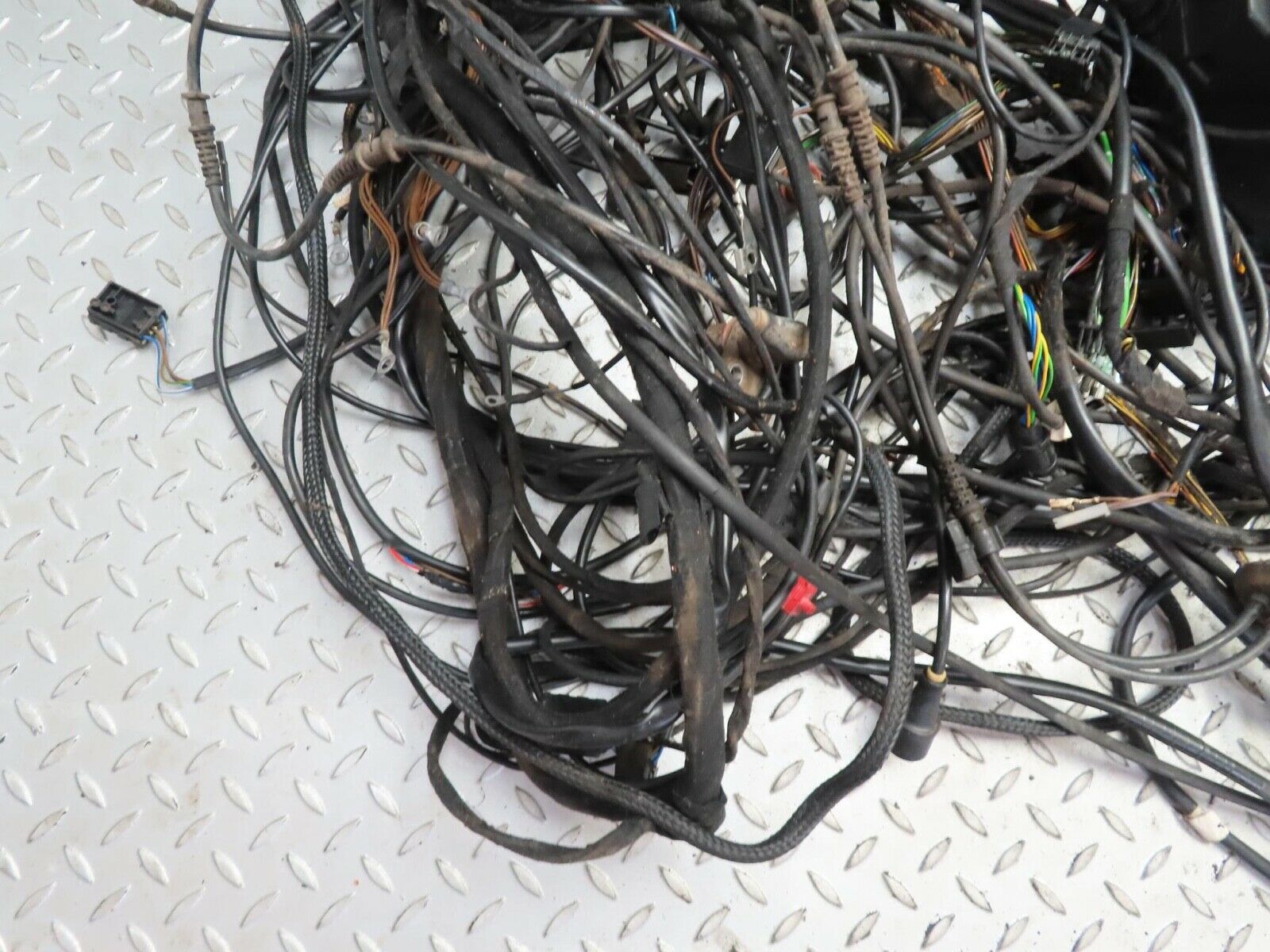 16513 Mercedes-Benz W124 260E Engine Chassis Body Wire Wiring Harness